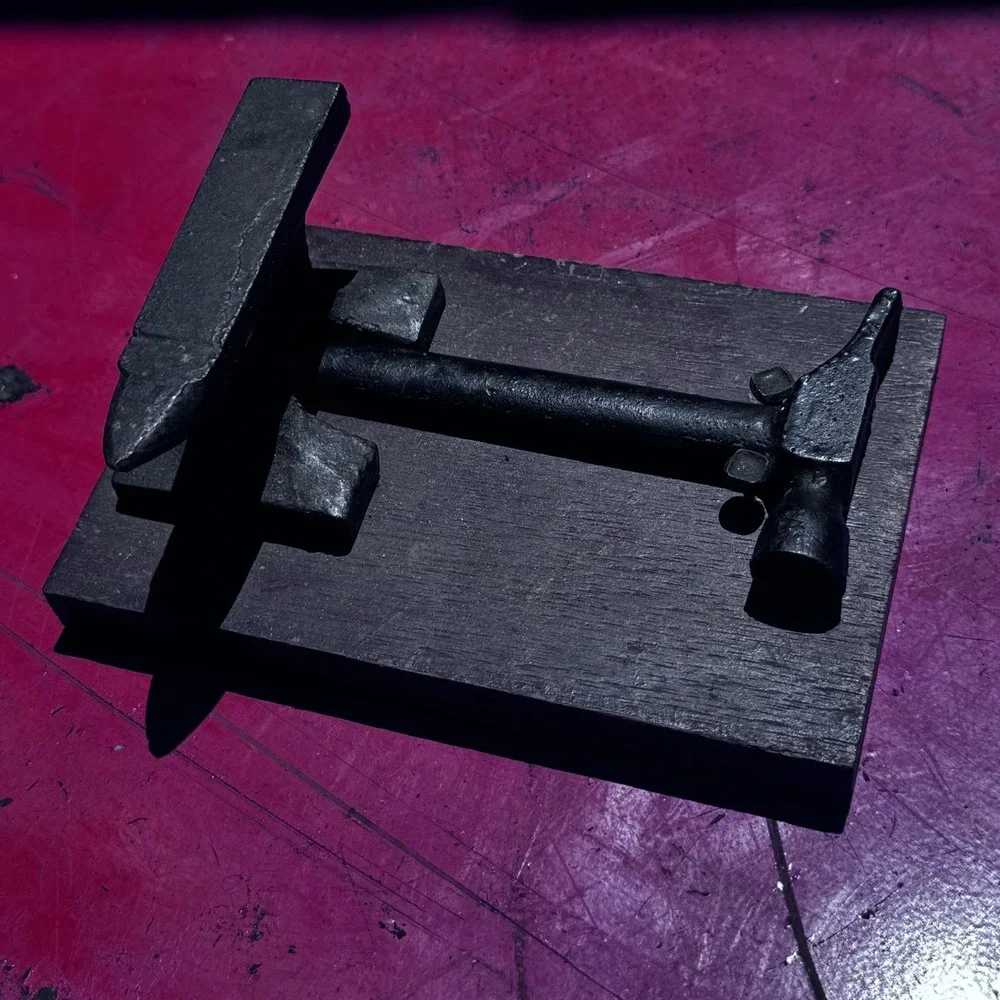 Vintage Cast Iron Mini Anvil & Blacksmith Hammer Wall Plaque Rustic Decor